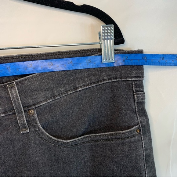 Levi Strauss 311 Shaping Skinny Black Denim Jeans, size 33 - Picture 12 of 16
